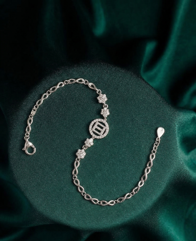 Kira Geometric Emblem Infinity Bracelet